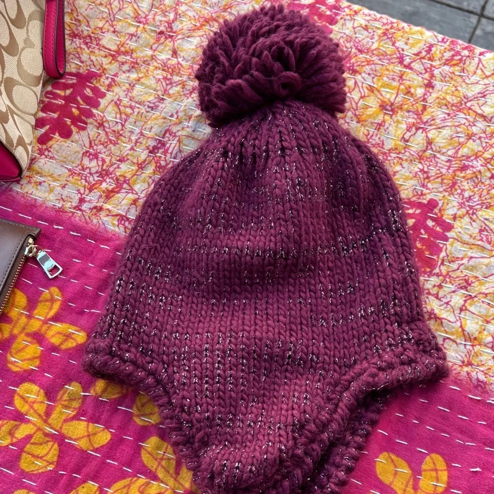 Chloe + Isabel Berry‎ Pom-Pom Beanie with Starburst Removable Pin & Knit Gloves